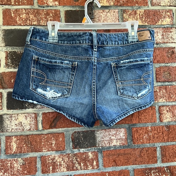 American Eagle distressed Jean shorts sz 10 - Picture 2 of 2
